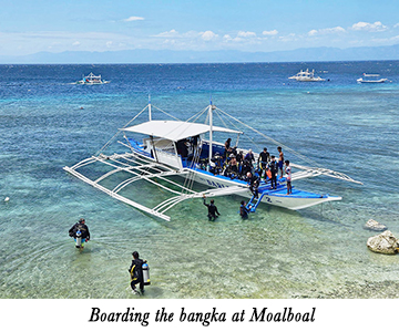 Boarding the bangka at Moalboal