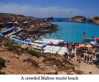 archiA
crowded Maltese tourist beach